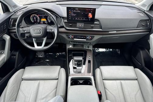 Daytona Gray Pearl Effect 2023 Audi Q5 e 55 S line Premium Plus