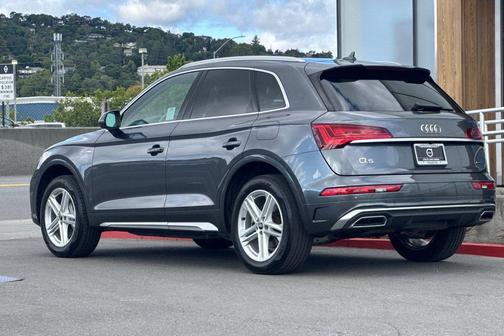 Daytona Gray Pearl Effect 2023 Audi Q5 e 55 S line Premium Plus