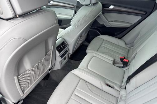 Daytona Gray Pearl Effect 2023 Audi Q5 e 55 S line Premium Plus