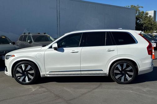 2024 Volvo XC90 Recharge Plug-In Hybrid T8 Ultimate Bright Theme 7-Seater