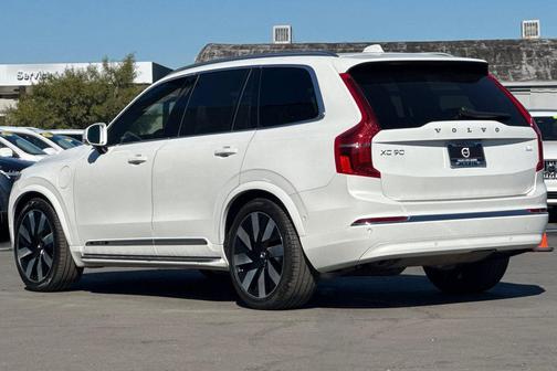 2024 Volvo XC90 Recharge Plug-In Hybrid T8 Ultimate Bright Theme 7-Seater