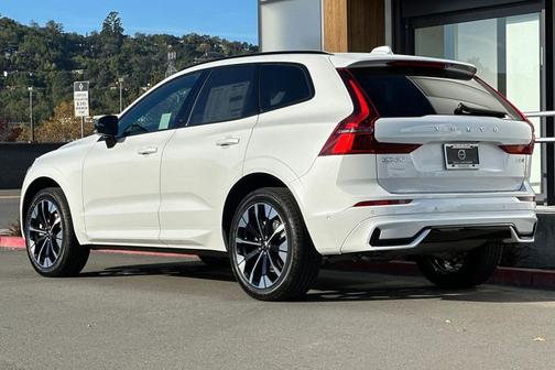 2026 Volvo XC60 B5 Plus