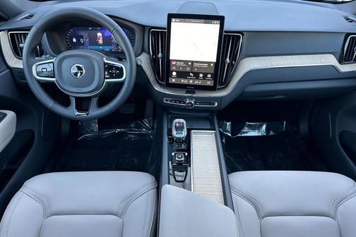 2026 Volvo XC60 B5 Plus