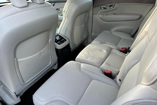 2026 Volvo XC90 Plug-In Hybrid Ultra, T8 AWD, Electric/Gasoline, Bright, 7 Seats