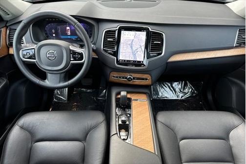 2023 Volvo XC90 B5 Plus