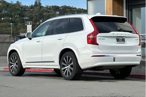 2023 Volvo XC90 B5 Plus