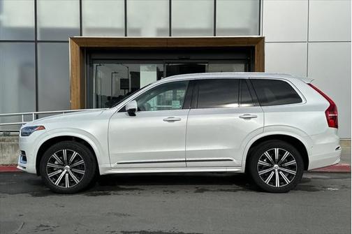 2023 Volvo XC90 B5 Plus