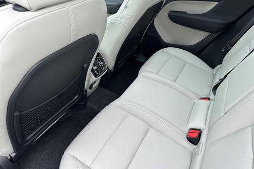 2026 Volvo XC40 B5 Ultra