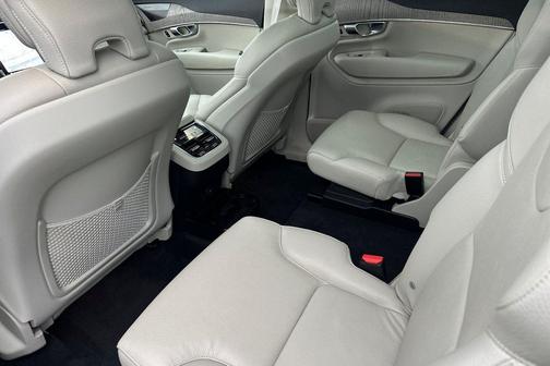 2023 Volvo XC90 B6 Plus 6-Seater