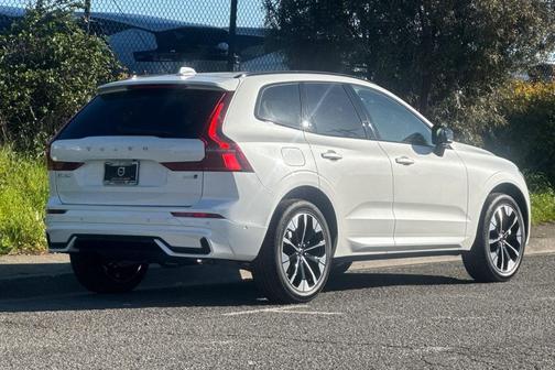 2026 Volvo XC60 B5 Plus