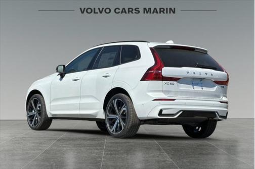 2025 Volvo XC60 B5 Ultra