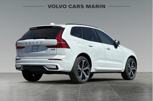 2025 Volvo XC60 B5 Ultra