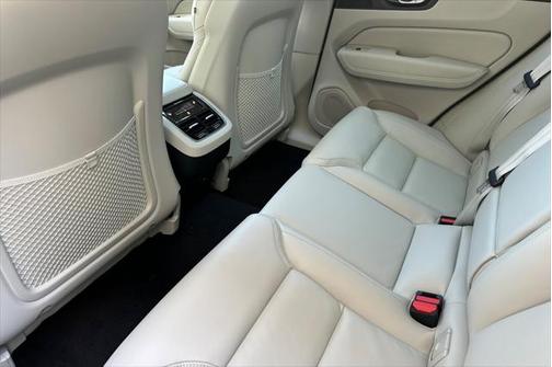 2025 Volvo XC60 B5 Ultra