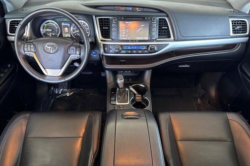 Celestial Silver Metallic 2019 Toyota Highlander Hybrid XLE