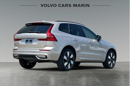 2025 Volvo XC60 Plug-In Hybrid T8 Plus