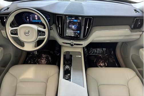 2025 Volvo XC60 Plug-In Hybrid T8 Plus