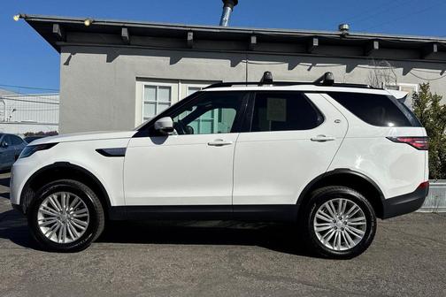 White 2017 Land Rover Discovery HSE