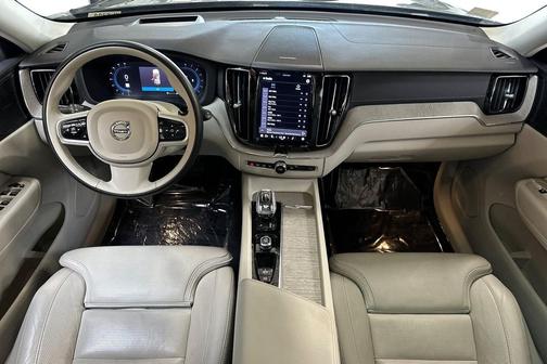 2022 Volvo XC60 B5 Inscription