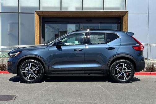 Denim Blue 2026 Volvo XC40 Core, B5 AWD Gas (mild hybrid), Dark