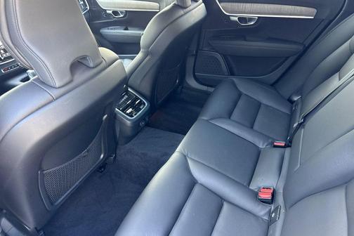 Onyx Black Metallic 2024 Volvo V90 Cross Country B6 Plus