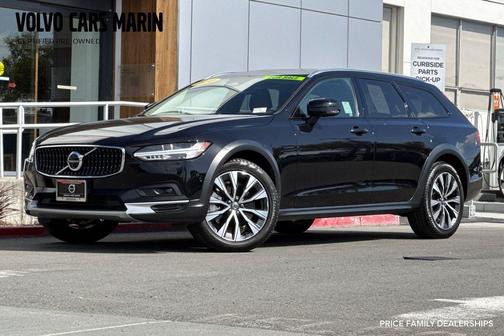 Onyx Black Metallic 2024 Volvo V90 Cross Country B6 Plus