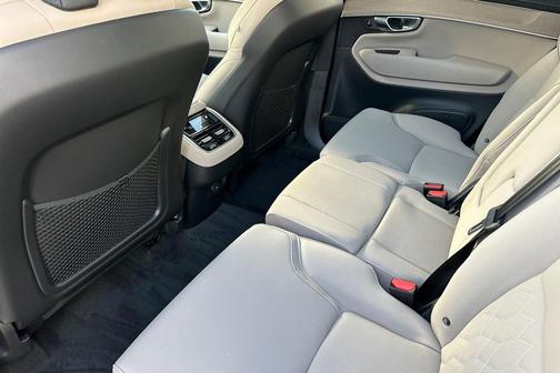 2026 Volvo XC90 Plus, B5 AWD Gas (mild hybrid), Gasoline, Bright, 7 Seats