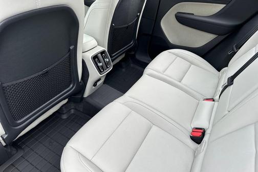 2026 Volvo XC40 B5 Ultra