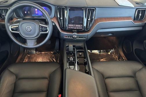 2024 Volvo XC60 B5 Plus Dark Theme