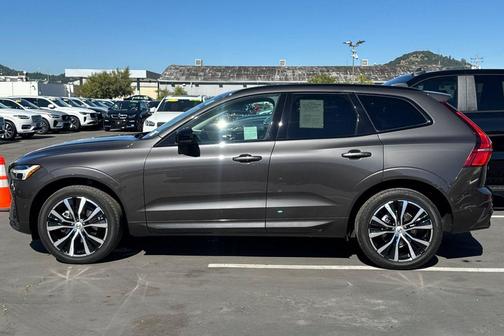 2024 Volvo XC60 B5 Plus Dark Theme