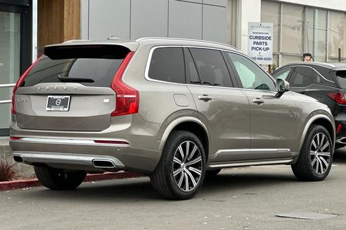 2021 Volvo XC90 Recharge Plug-In Hybrid T8 Inscription 6 Passenger
