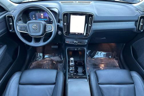 2025 Volvo XC40 B5 Plus Bright Theme