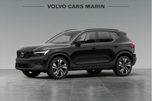2025 Volvo XC40 B5 Ultra Dark Theme