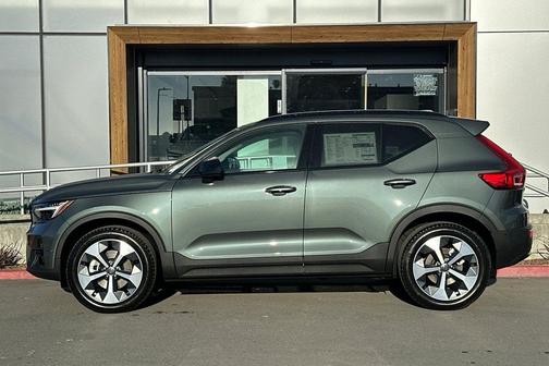 2026 Volvo XC40 B5 Plus