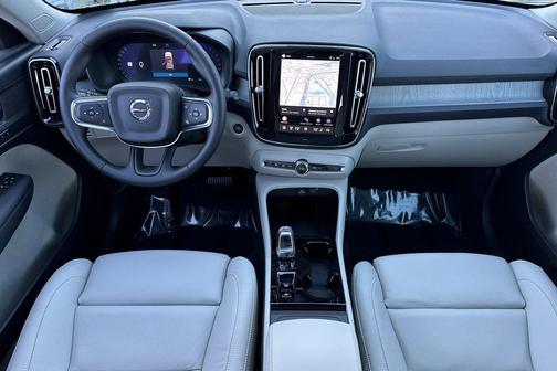 2026 Volvo XC40 B5 Plus