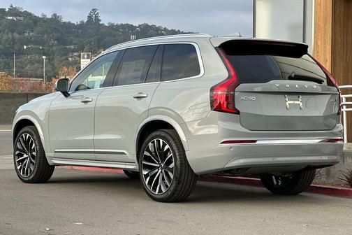 2026 Volvo XC90 B6 Plus 6-Seater