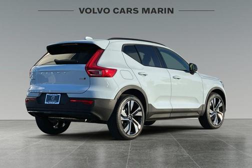 2026 Volvo XC40 B5 Ultra