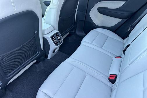 2026 Volvo XC40 B5 Ultra