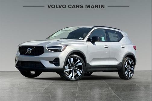 2025 Volvo XC40 B5 Ultra Dark Theme