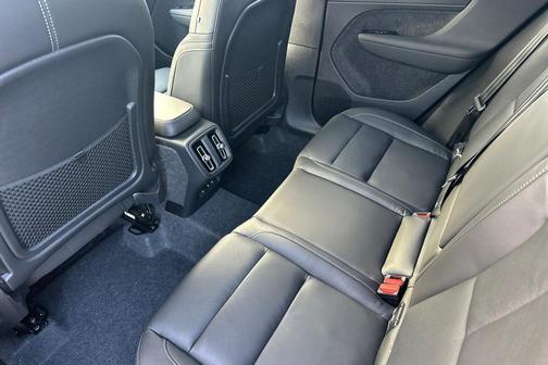 2026 Volvo XC40 B5 Ultra