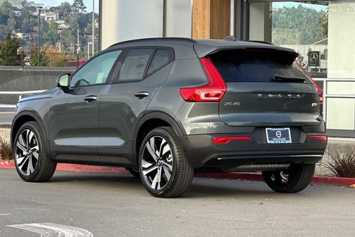 2026 Volvo XC40 B5 Ultra