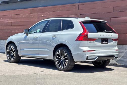 Vapour Grey Metallic 2026 Volvo XC60 B5 Ultra