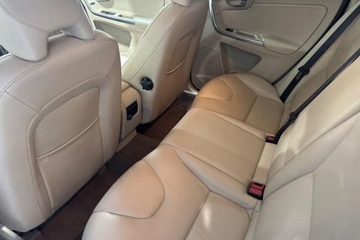 Ice White 2015 Volvo XC60 T5 Premier