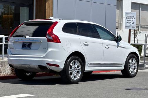 Ice White 2015 Volvo XC60 T5 Premier