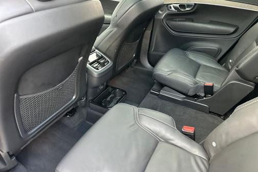 2025 Volvo XC90 B6 Ultra