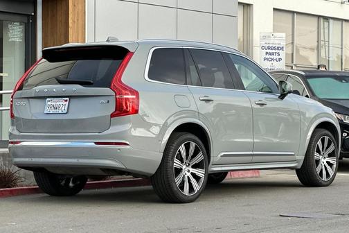2025 Volvo XC90 B6 Ultra