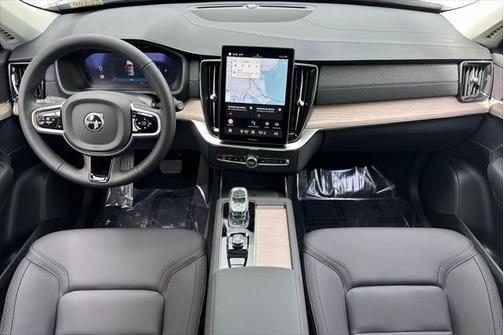 2025 Volvo XC90 B5 Core