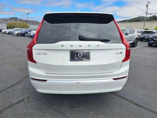 Crystal White Metallic 2025 Volvo XC90 B6 Plus 7-Seater