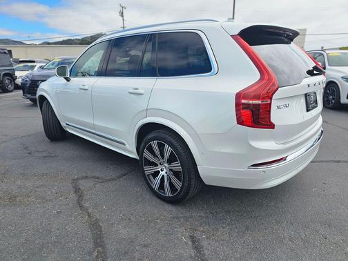 Crystal White Metallic 2025 Volvo XC90 B6 Plus 7-Seater