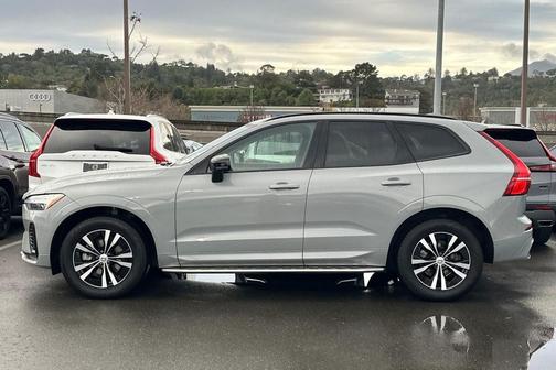 2024 Volvo XC60 B5 Core Dark Theme