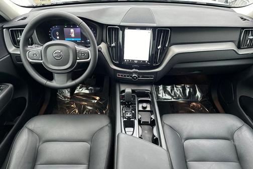 2024 Volvo XC60 B5 Core Dark Theme